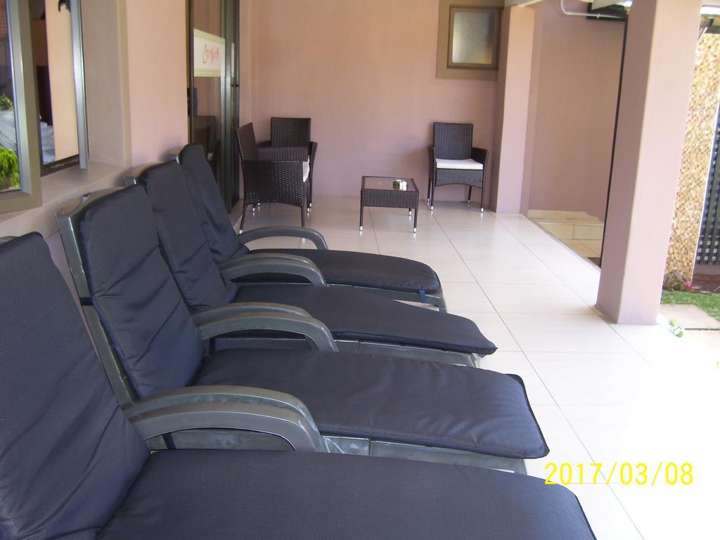 Cozy Nest Guest House Дърбан Екстериор снимка
